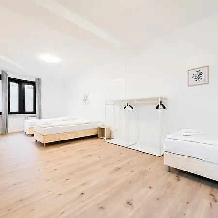 Apartment Tolstov - 3 - Parking - 30 Min Messe Dus